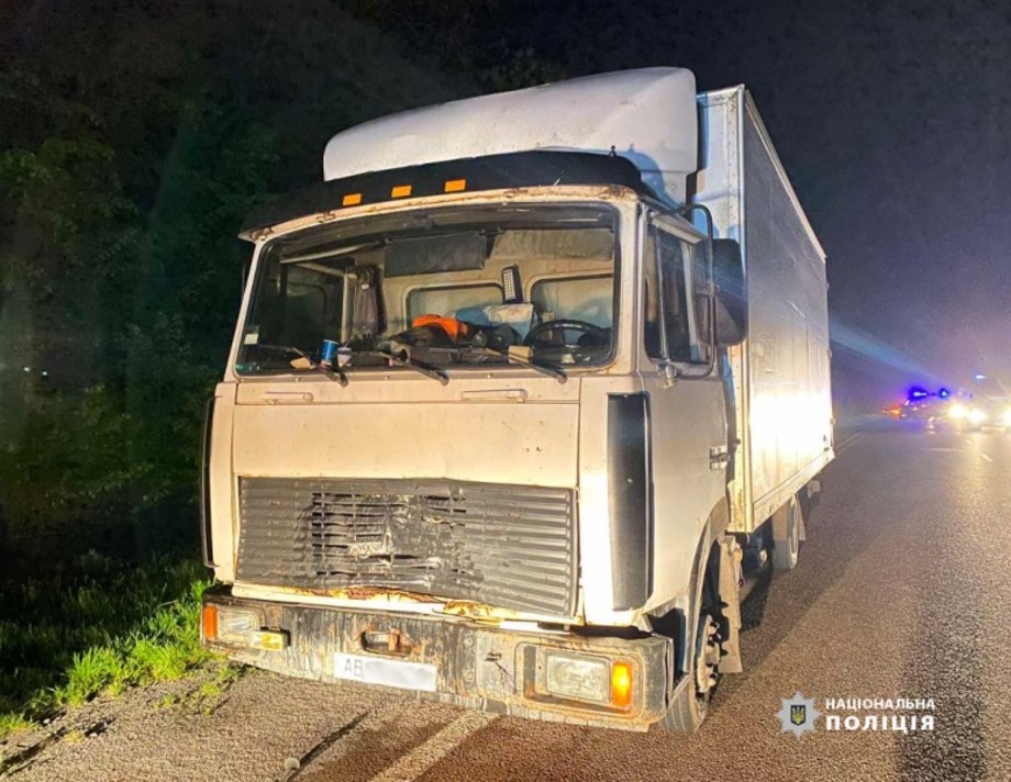 У Хмільницькому районі вантажівка наїхала на пішохода: 50–річна жінка загинула на місці пригоди