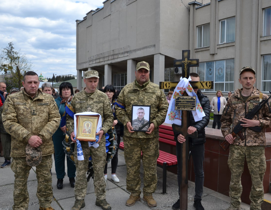 Хмільничани попрощалися з Захисником України Ігорем Знаміровським, який загинув у Бахмутському районі