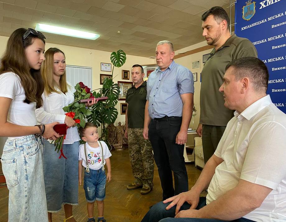 Родинам військовослужбовців з Хмільника вручили ордени "За мужність ІІІ ступеня" (посмертно)