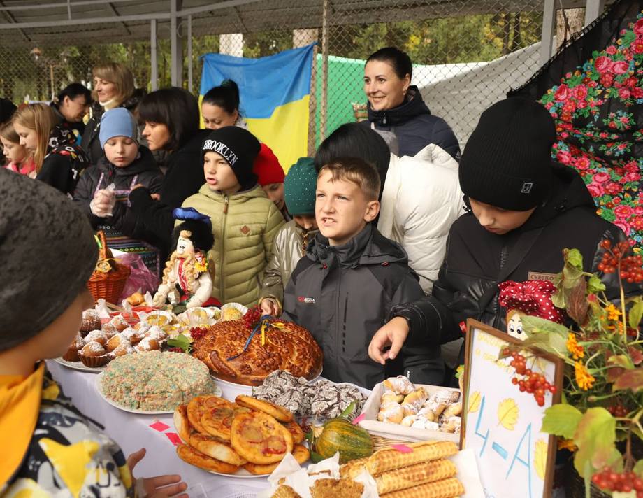 На благодійному  ярмарку у Хмільнику люди зібрали понад 220 тисяч гривень на підтримку ЗСУ