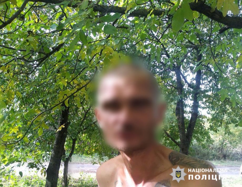 В Хмільницькому районі 42-річний чоловік обікрав своїх сусідів. Злодія затримала поліція