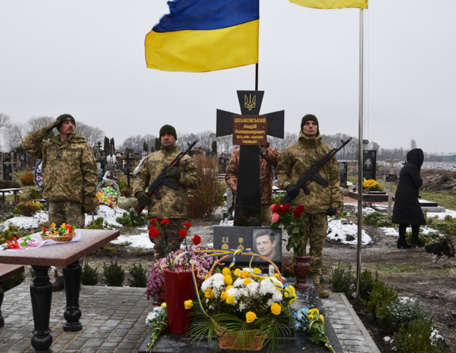 У Хмільнику на Соколівському кладовищі  відкрили пам'ятник захиснику України Андрію Шпаковському