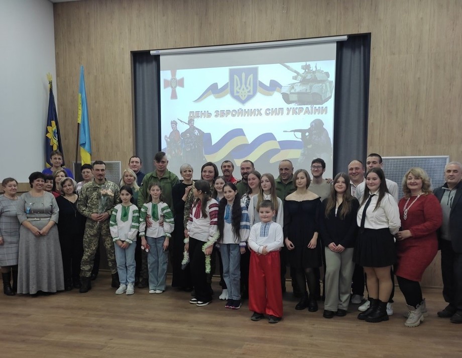 У другу школу в Хмільнику  завітав Святий Миколай, разом з учнями та вчителями він вшанував українських воїнів