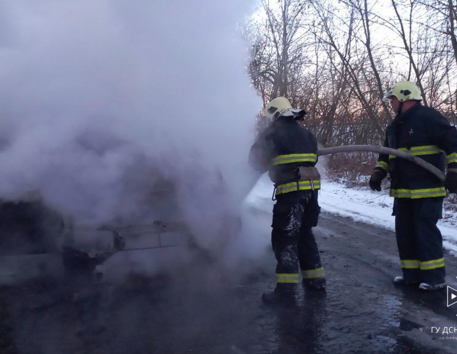 За добу на Вінниччині згоріли дві автівки