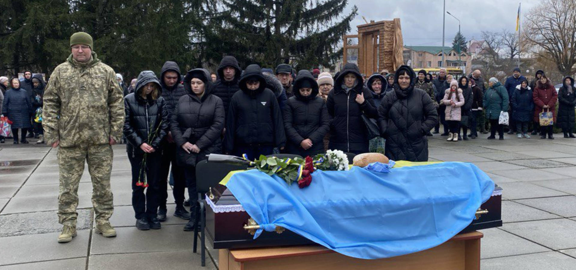 У Хмільнику попрощалися з загиблим на Донеччині захисником України Миколою Плахотнюком