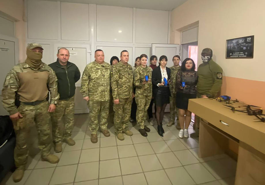 Працівники Хмільницького військомату передали чергову партію дронів  в зону бойових дій