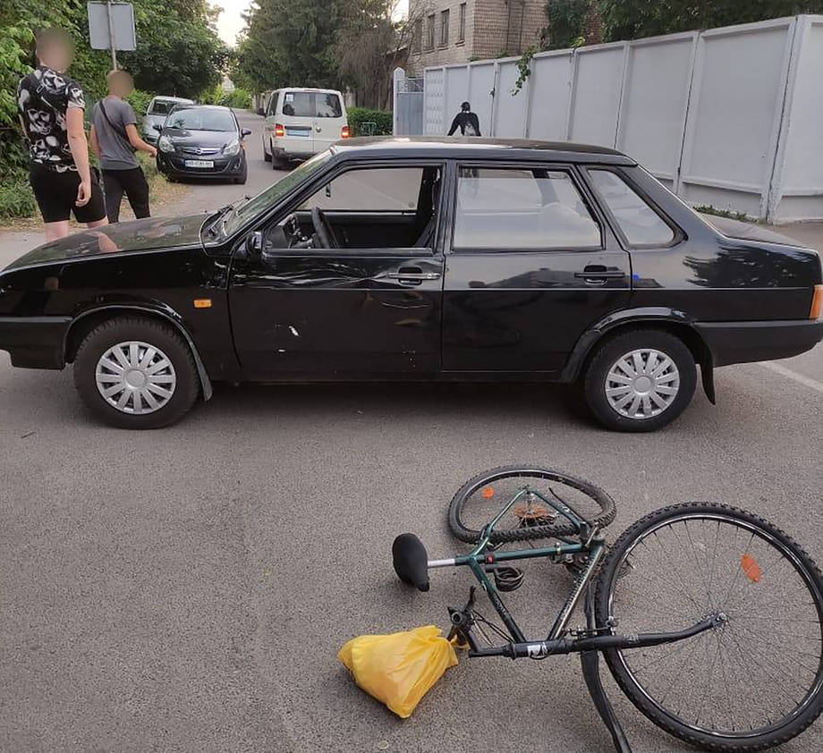 В Хмільницькому районі водій не впорався з керуванням та збив 11-річну дівчинку