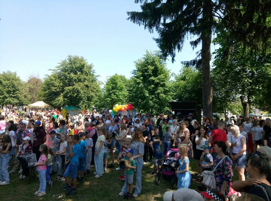 Благодійний фестиваль "Країна щасливих дітей" відбувся у Калинівці