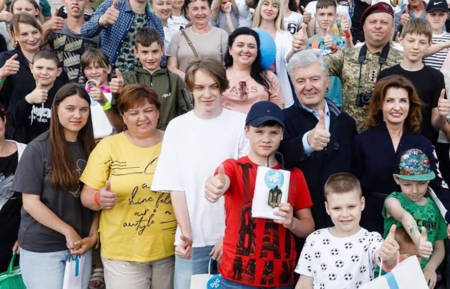 Діти полеглих за Україну героїв-десантників відвідали цукеркову фабрику «Roshen»