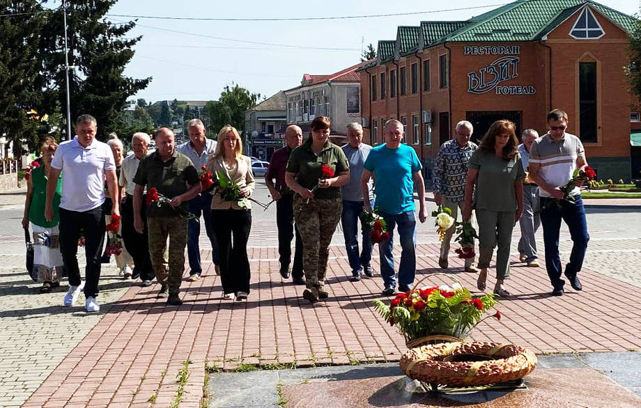 У Хмільнику вшанували памʼять жертв війни в України