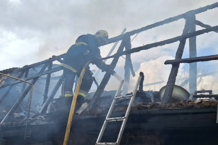 Минулої доби рятувальники Вінницької області ліквідували 5 пожеж . Найбільша пожежа була в Хмільницькому районі
