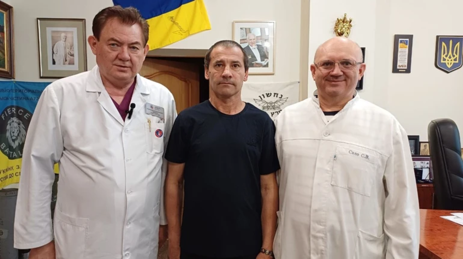 "Вперше у світі": українські хірурги провели операцію на серці захисника з Вінниччини унікальним способом 