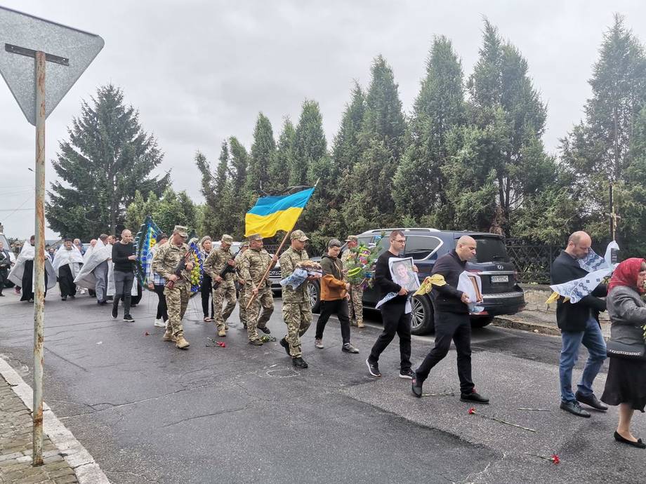 Хмільничани попрощалися з загиблим Героєм Василем Шиндером