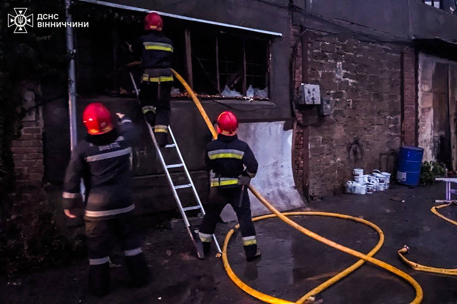 У Вінниці трапилась масштабна пожежа, на яку долучили 10 одиниць спецтехніки