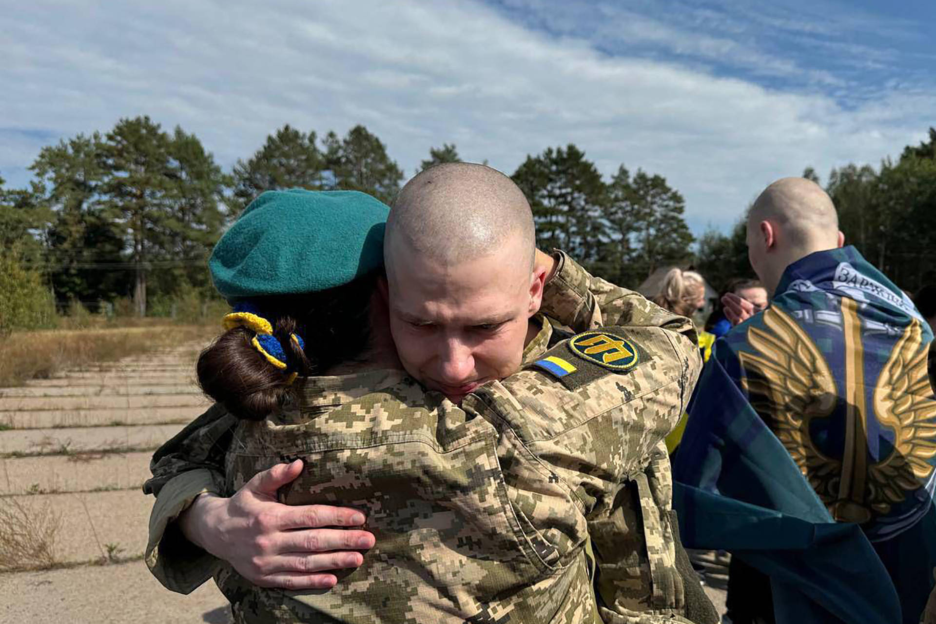 Двох вінничан звільнили з полону