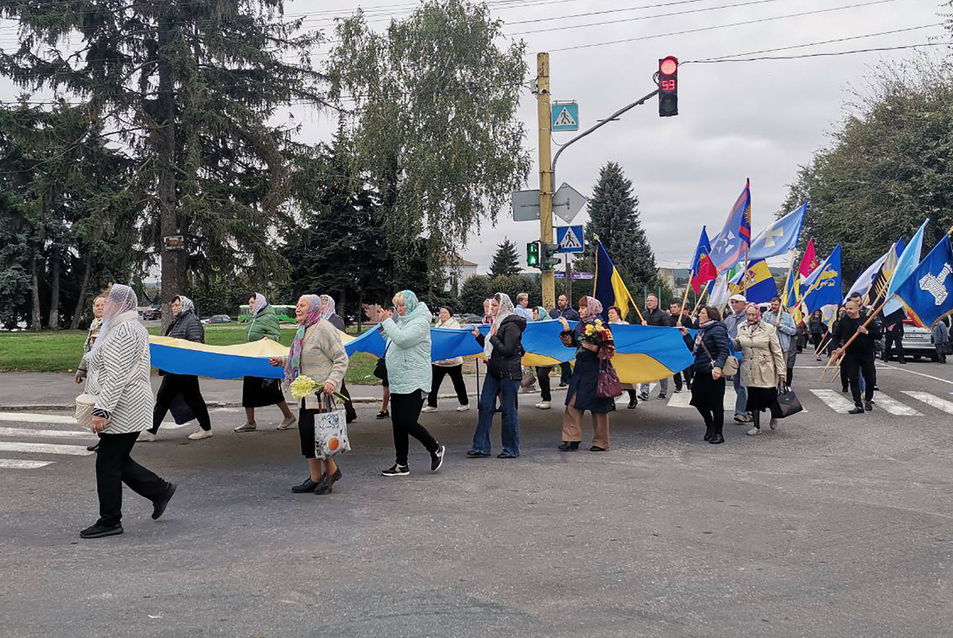 Ходою та народним віче в Хмільнику відзначили День захисників та захисниць України