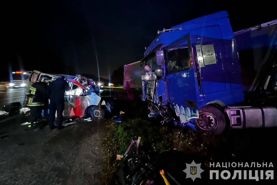 В жахливій ДТП на Вінниччині загинули шестеро людей, з них двоє дітей