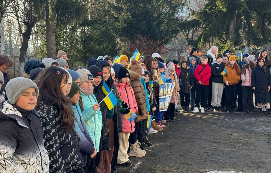 В Хмільнику у другій школі відбулась лінійка "Тисяча днів незламності"