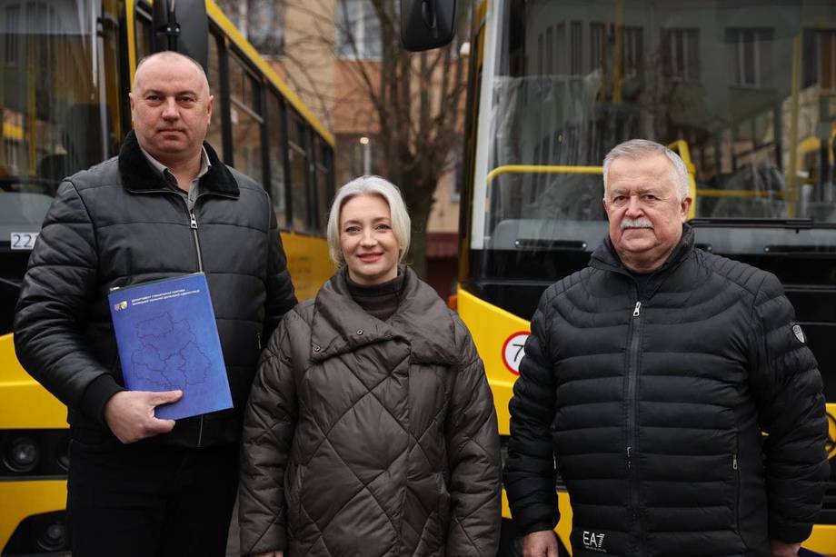 Парк шкільних автобусів Хмільницької громади поповнився