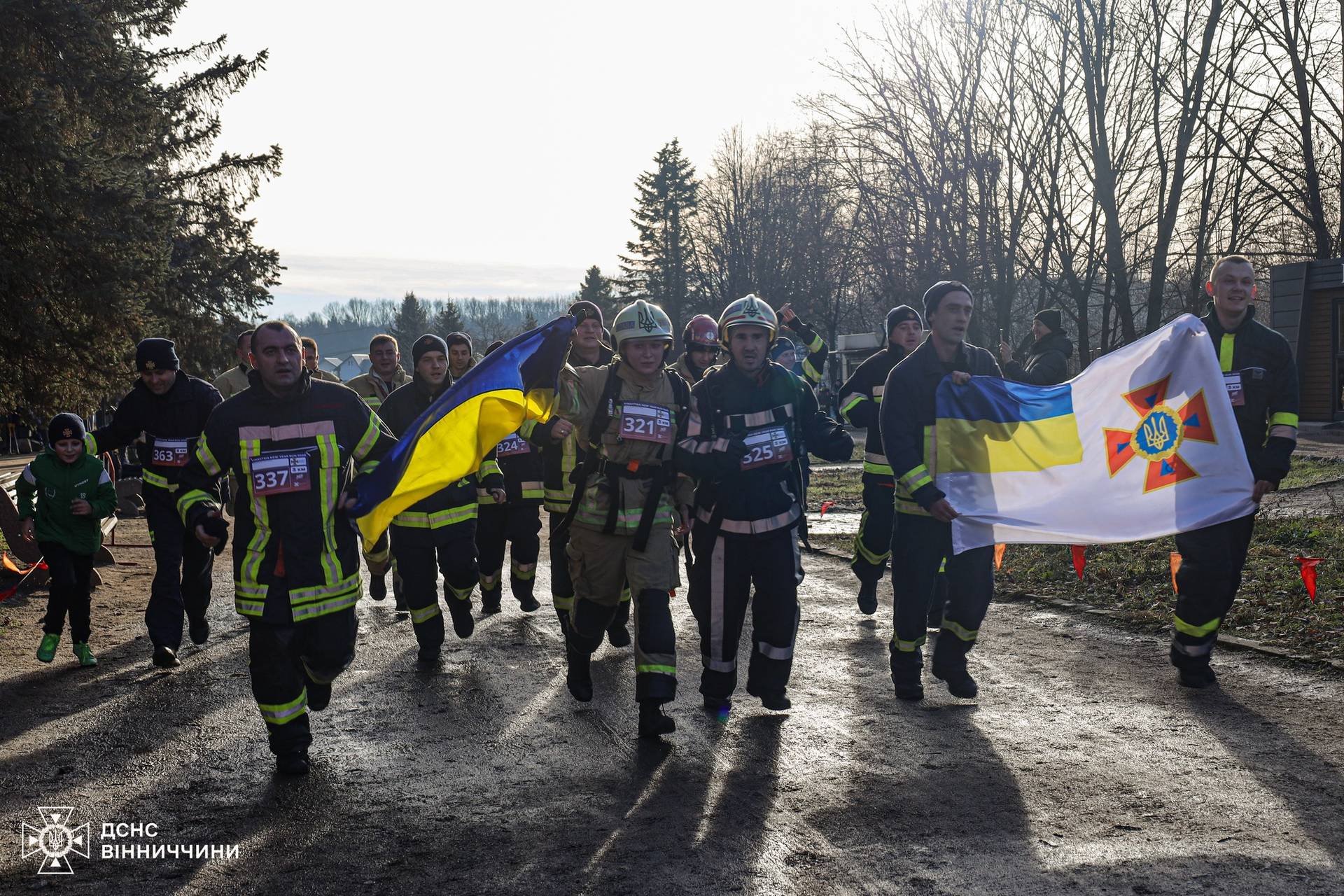 Рятувальники Вінниці взяли участь у щорічному забігу "Vinnytsia New Year Run"