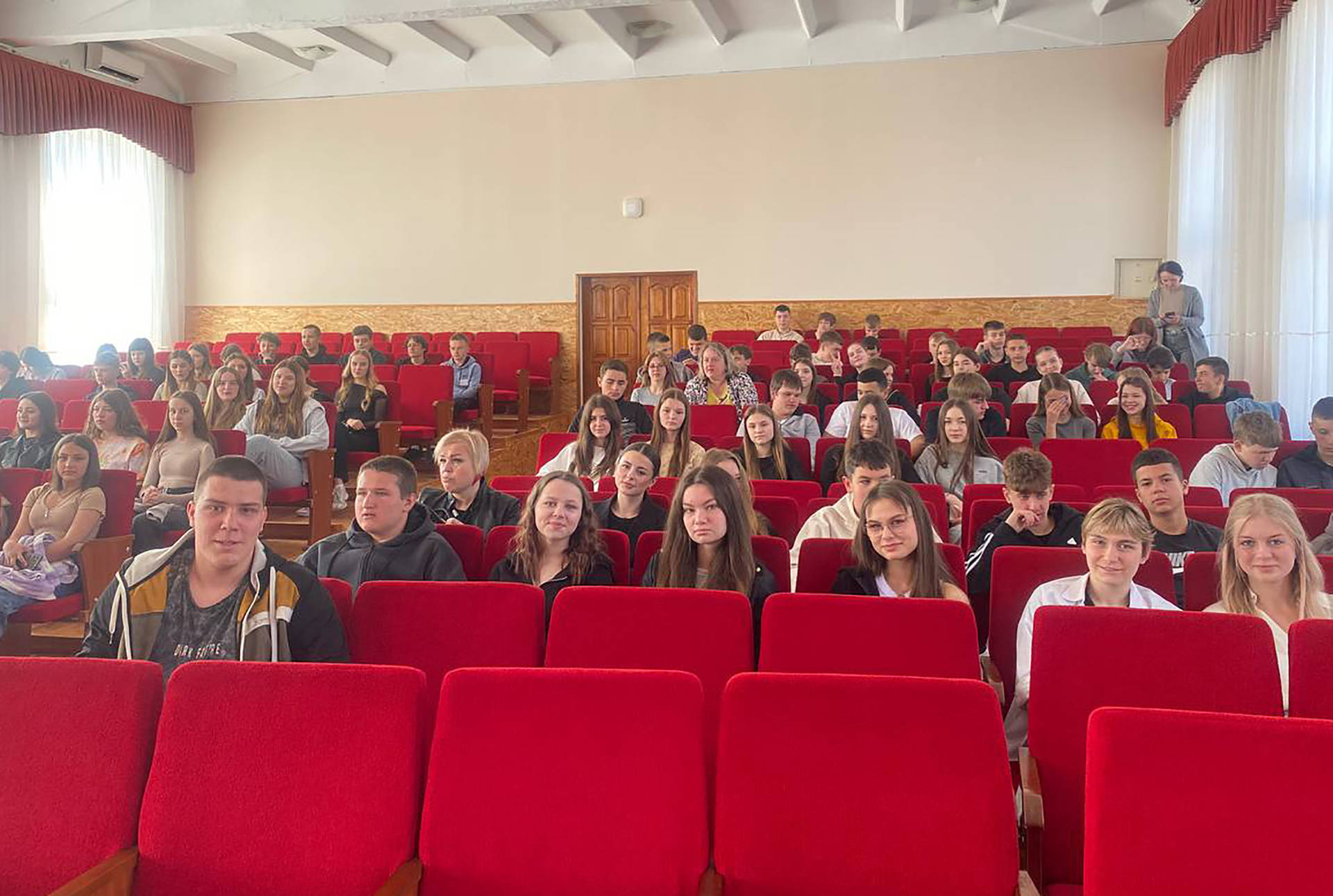 У Хмільнику пройшли уроки медіаграмотності: молодь навчали розпізнавати фейки та відрізняти факти від маніпуляцій