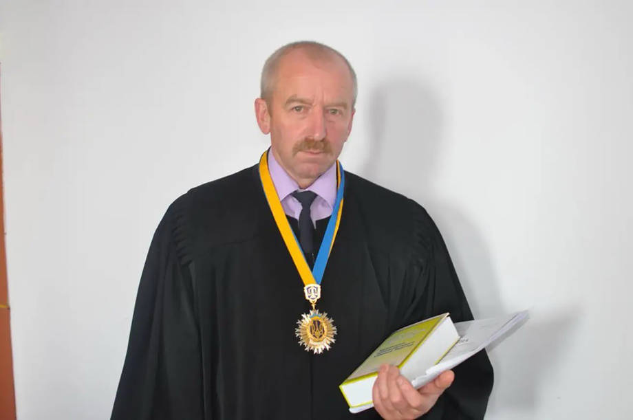 Суддя Хмільницького міськрайонного суду Михайло Войнаревич пішов у відставку