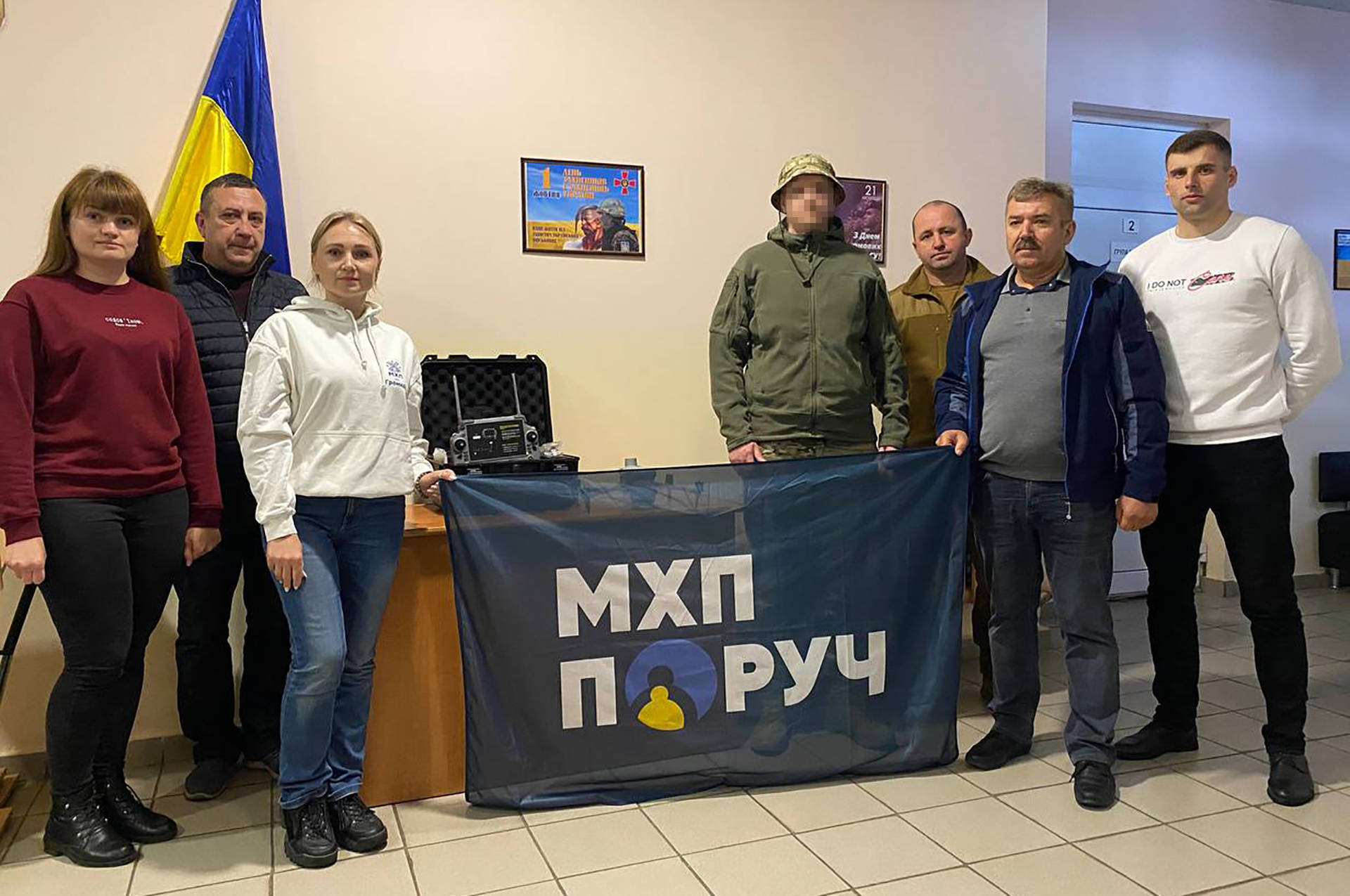 Дрон нового покоління “Мavik 4” та два дрони-камікадзе передали на фронт із Хмільника
