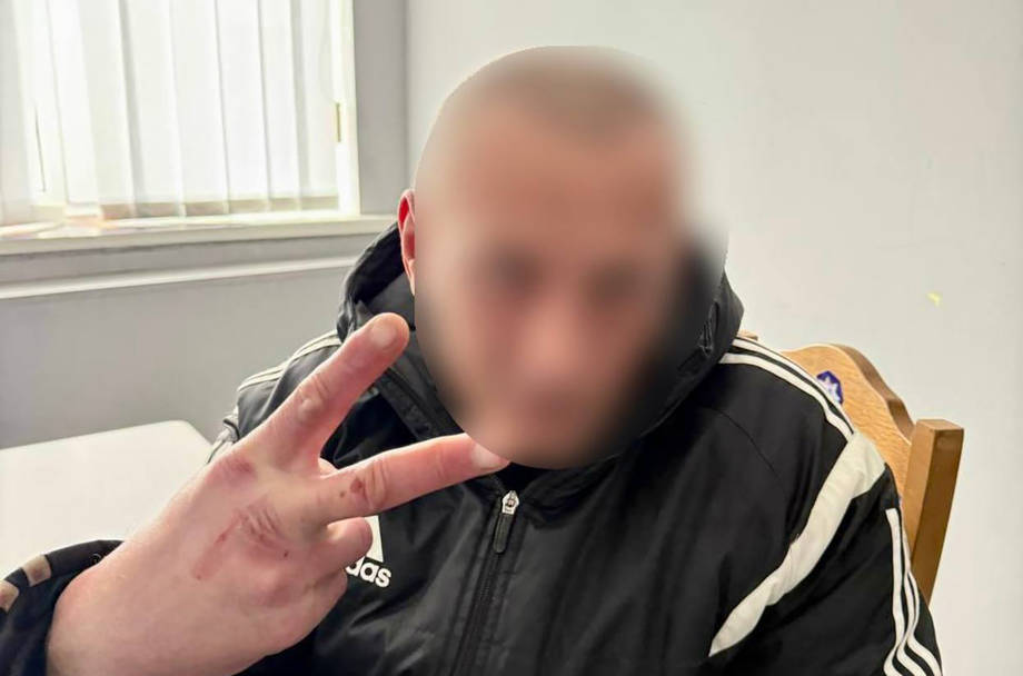 У Хмільнику в лікарні 36-річний чоловік погрбував військового