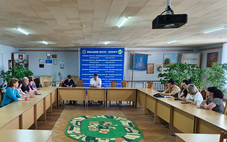 У Хмільнику відбулася зустріч міського голови з родинами зниклих безвісти та полонених військовослужбовців