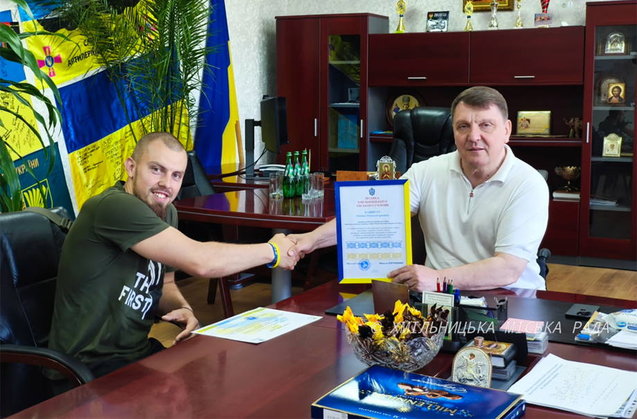 Сертифікат на 100 тисяч гривень отримав ветеран війни з Хмільника Роман Кашпур