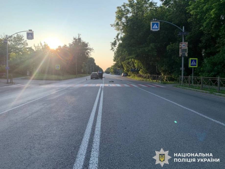 У Хмільницькому районі чоловік на скутері збив 74-річну велосипедистку. Жінку госпіталізували