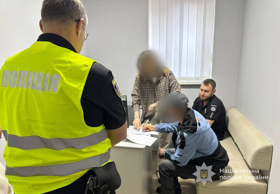 Слідчі Хмільницького району повідомили про підозру працівнику фастфуду в якому шаурмою отруїлися 29 людей