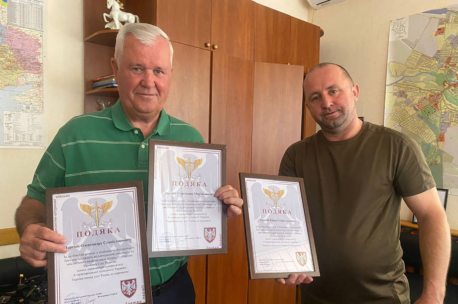 Захисники України подякували родині Зарембів з села Торчин за постійну допомогу армії