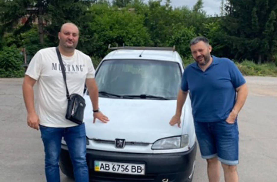 Хмільницькі підприємці та фермери знову підтримали фронт.  Ще два транспортні засоби відправили воїнам 144-ї ОМБ