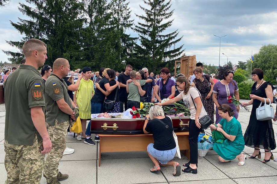 Хмільник попрощався з полеглим на війні героєм-земляком Андрієм Гребельським