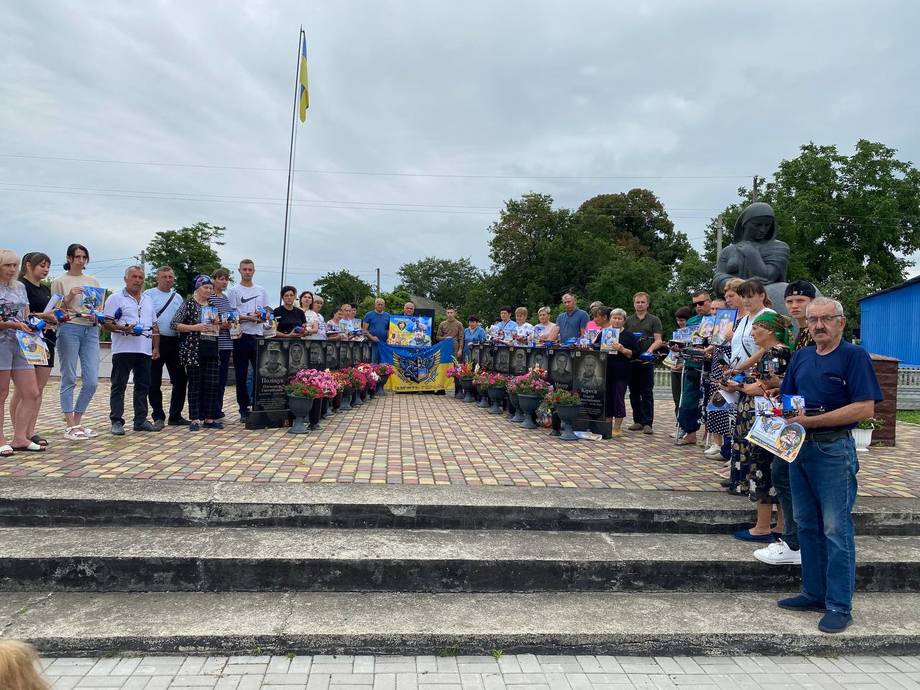 Тридцять дронів з іменами полеглих Героїв відправили з Війтівців на фронт