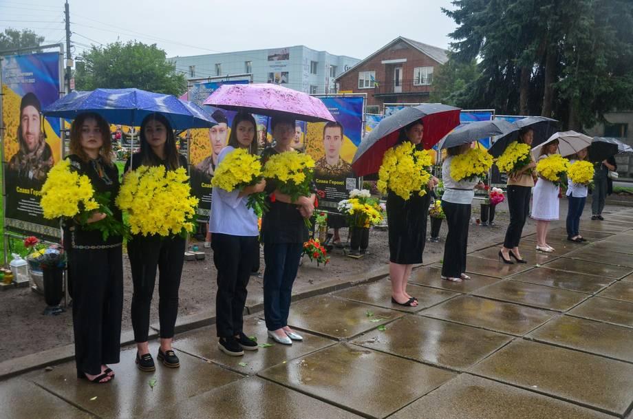 В Хмільнику вшанували пам'ять про полеглих захисників і захисниць України
