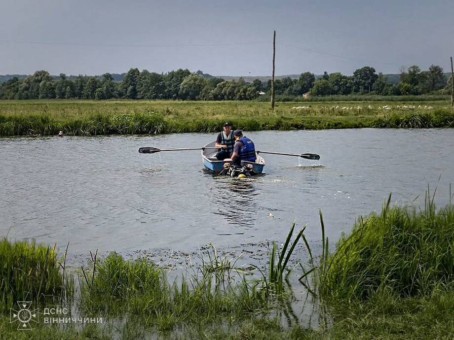 В Хмільницькій громаді рятувальники витягли з водойми потопельника