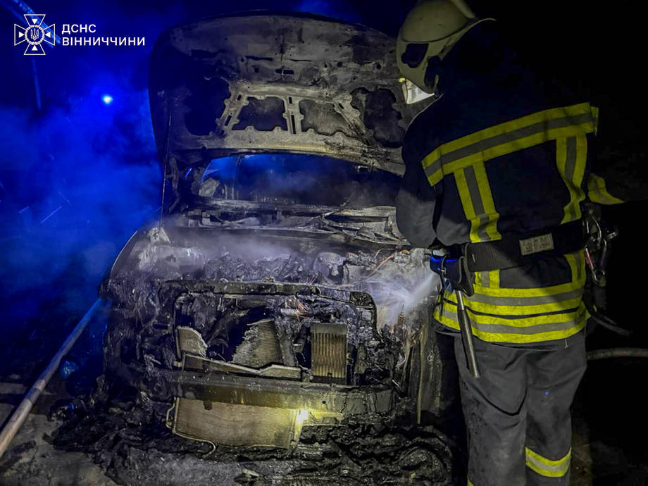 В Гущенцях Хмільницького району вщент згоріла іномарка