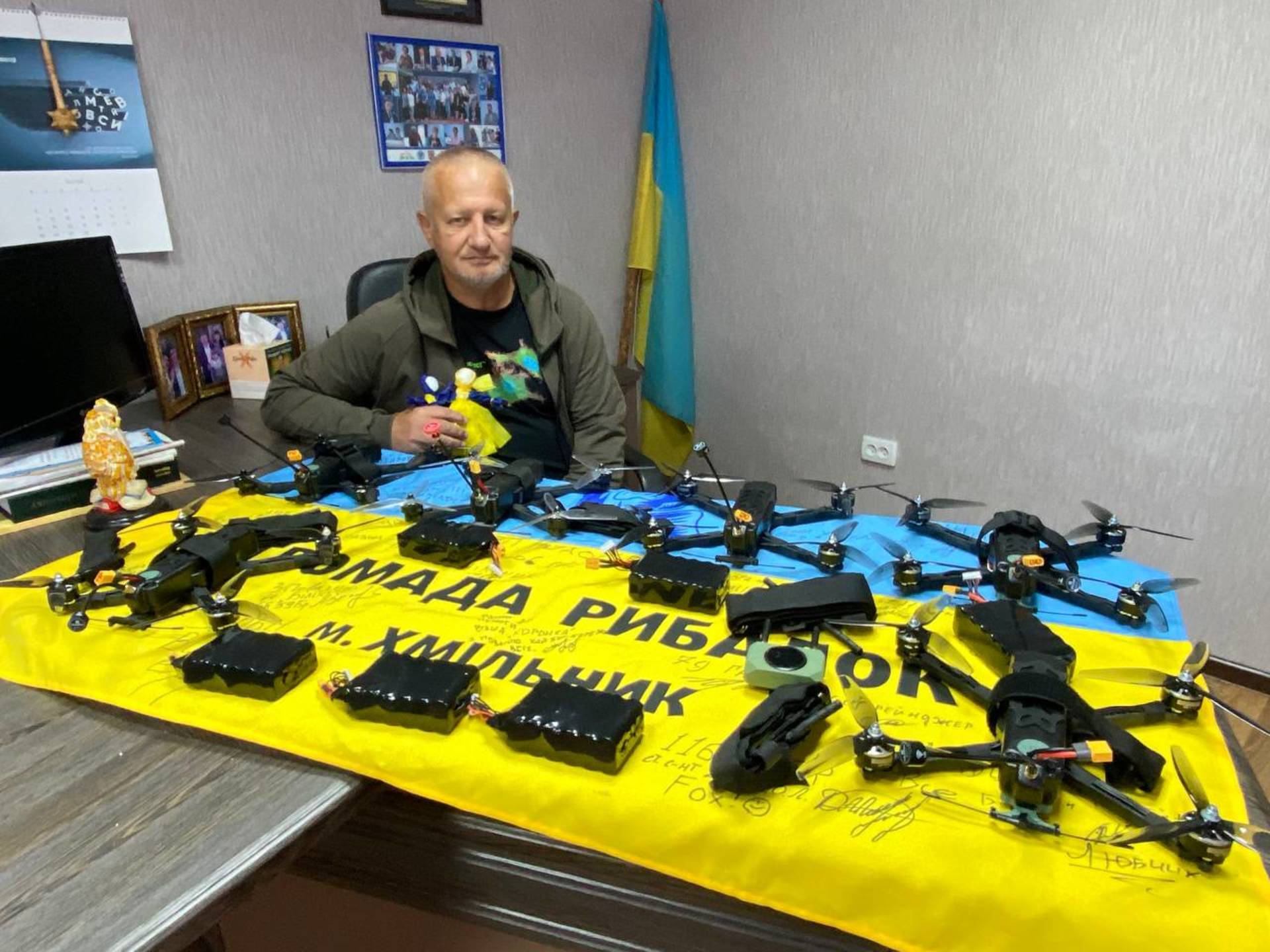 Рибалки Хмільника та синьйори України передали на фронт шість дронів