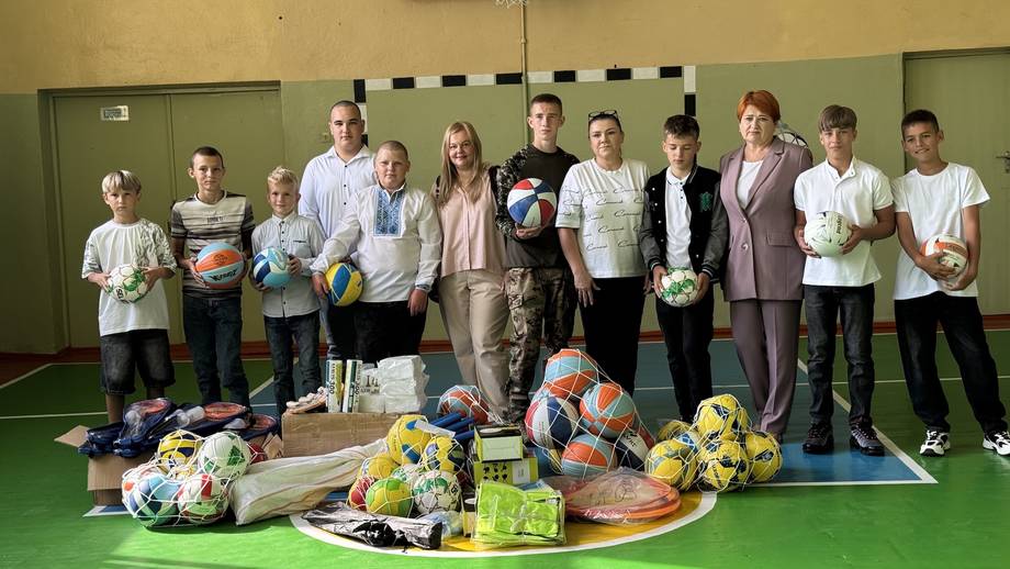 Благодійний Фонд Миколи Філонова забезпечив Сальницький ліцей новим спортивним інвентарем