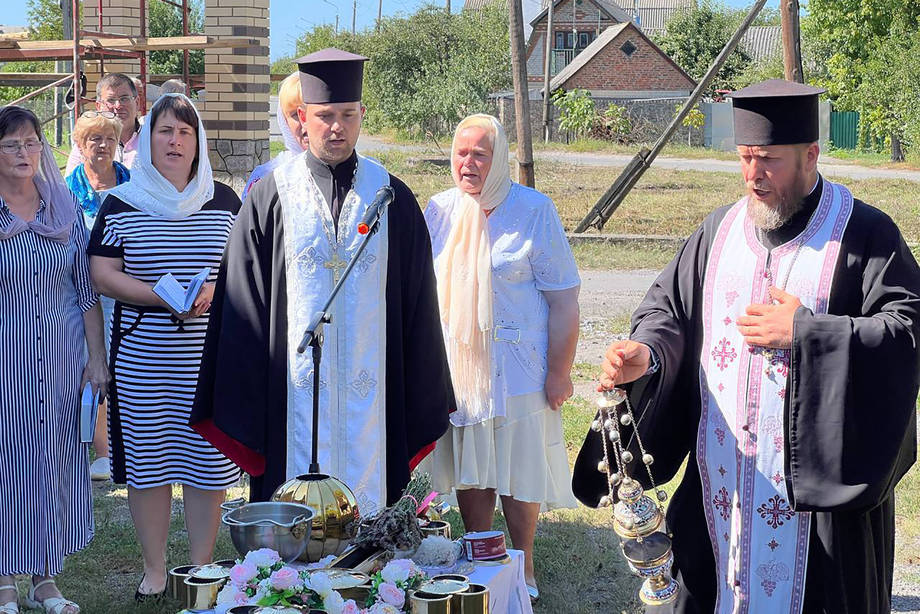 У Хмільнику освятили хрест на дзвіниці Свято-Архангело-Михайлівського храму