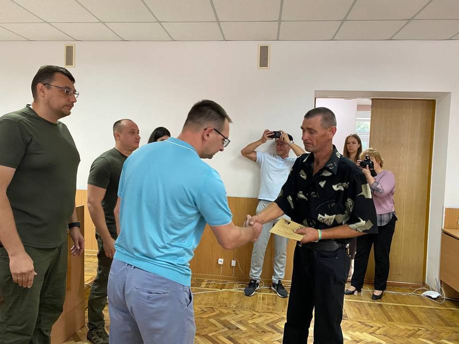 Захисника України Івана Рубчака з села Лозова Хмільницької громади нагороджено «Комбатантським хрестом» 