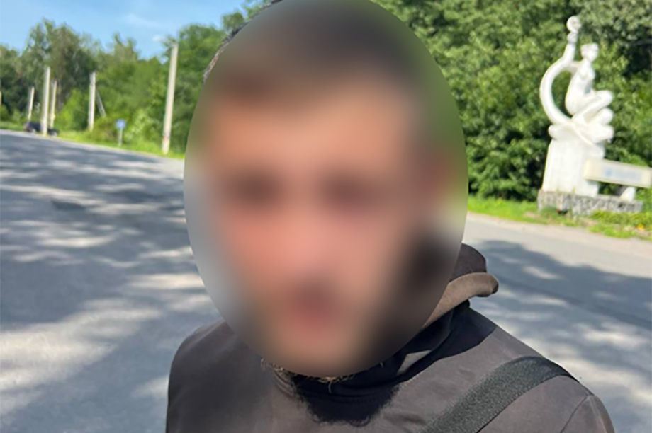 У Війтівецькій громаді 19-річний хлопець ледь не вбив чоловіка металевою трубою — його затримала поліція