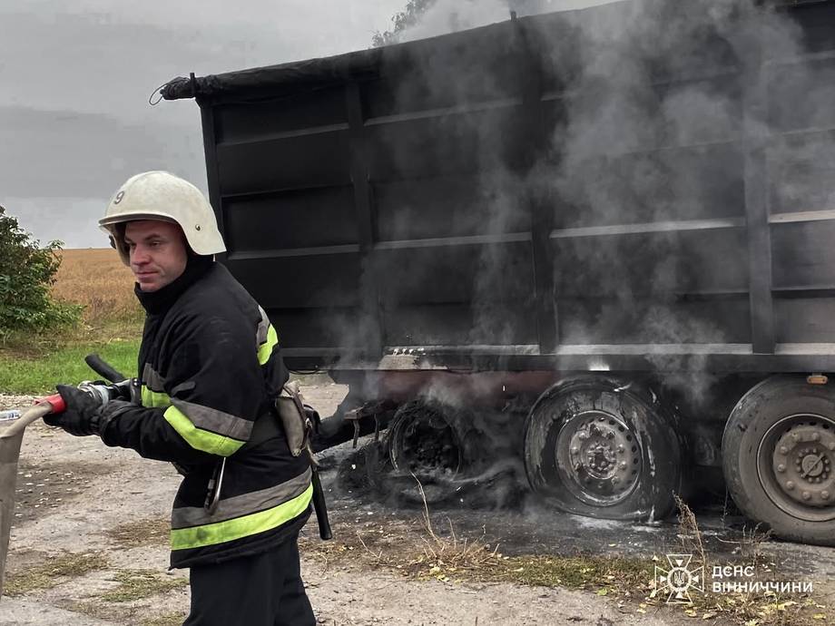 У селі Кушелівка Хмільницького району через несправність гальмівної системи  загорілася вантажівка