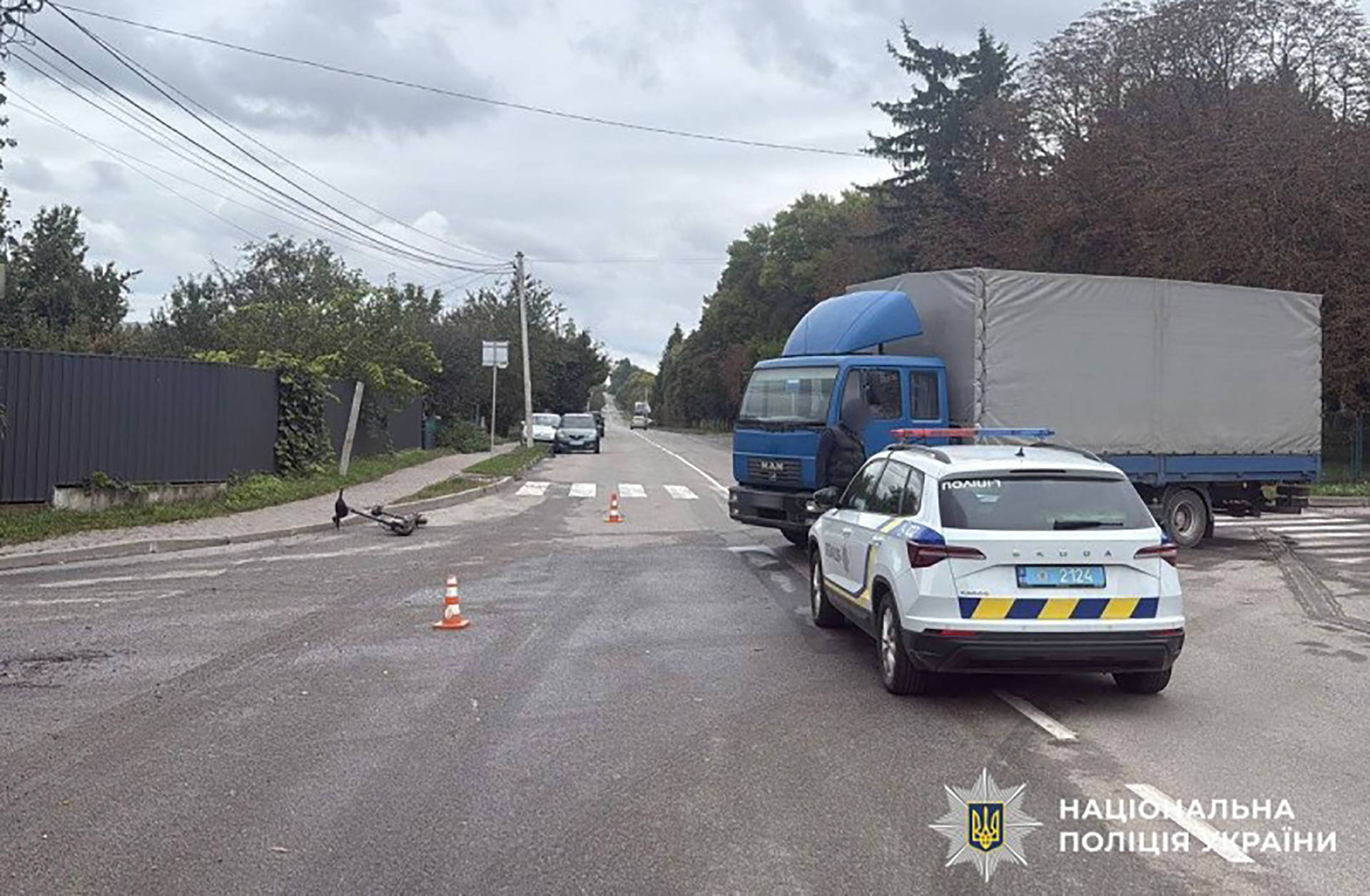 У Хмільнику пенсіонер на самокаті потрапив під колеса вантажівки