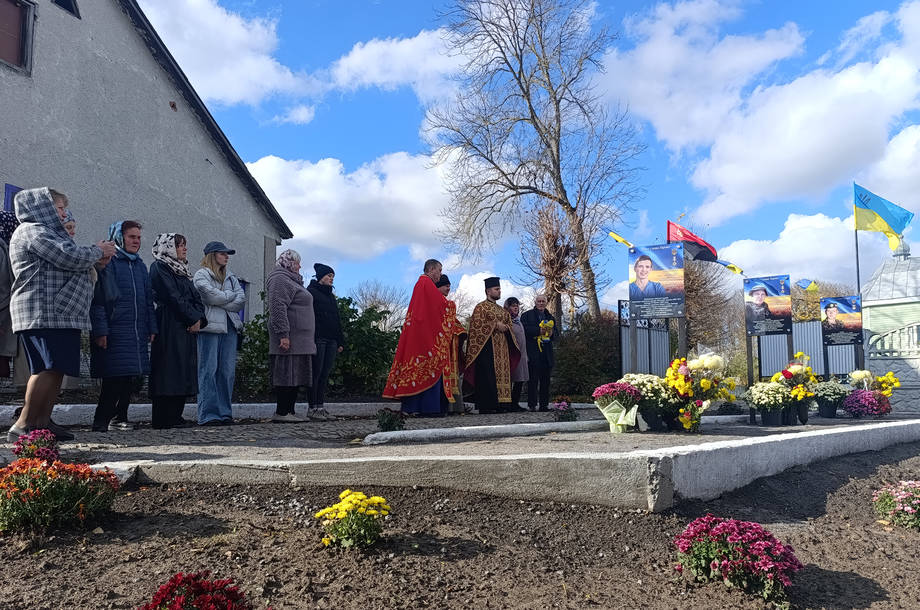 У селі Березна відкрили пам’ятні дошки полеглим героям-землякам
