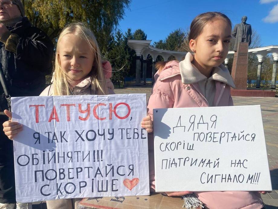 В Хмільнику відбулася чергова акція на підтримку зниклих безвісти та військовополонених Захисників і Захисниць України
