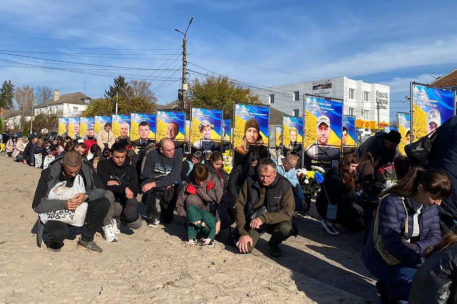 У Хмільнику освятили оновлені меморіальні банери на честь полеглих захисників України