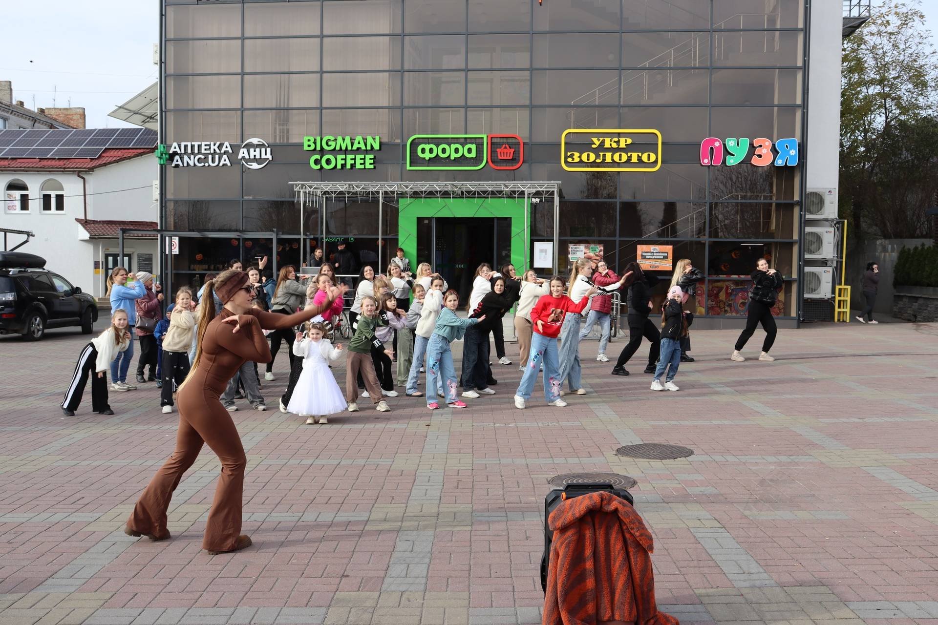 У Хмільнику відбувся танцювальний флешмоб